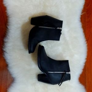 Bianco footwear black ankle booties size 36.